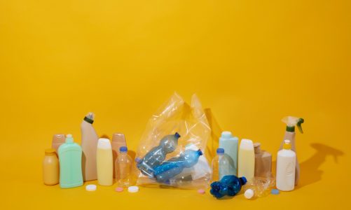 Il Processo di Produzione degli Oggetti in Plastica: Dalla Materia Prima al Prodotto Finale